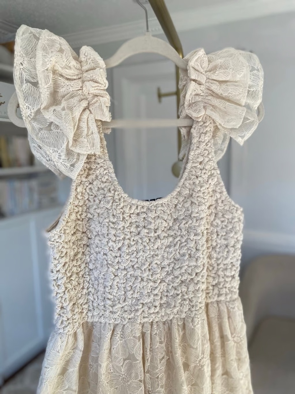 Elegant Lace Maxi Dress with Ruffled Shoulders - Cream - Picture 2 of 6